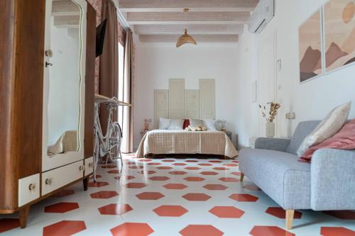a living room with a couch and a bed at Suitetti Camere&Relax in San Nicola Arcella