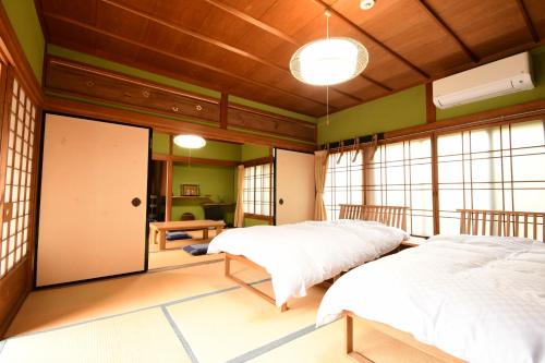 Postel nebo postele na pokoji v ubytování 高野山 宿坊 熊谷寺 -Koyasan Shukubo Kumagaiji-