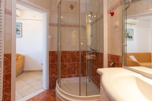 Koupelna v ubytování Cozy 1-bedroom apartment near the center of Trogir