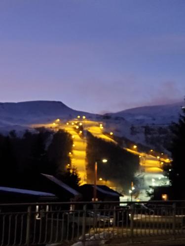 a view of a city at night with lights at Bel appartement spacieux 44m² à SUPER BESSE pour 6 personnes in Super Besse