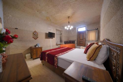 Кровать или кровати в номере Salkım Cave House