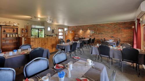Restoran atau tempat lain untuk makan di Barham Riverland Motel
