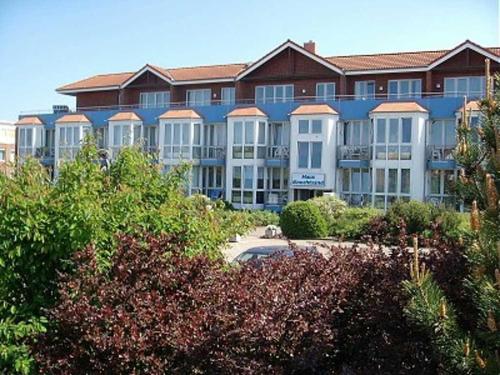 a large apartment building with a lot of windows at Knechtsand 433 in Cuxhaven