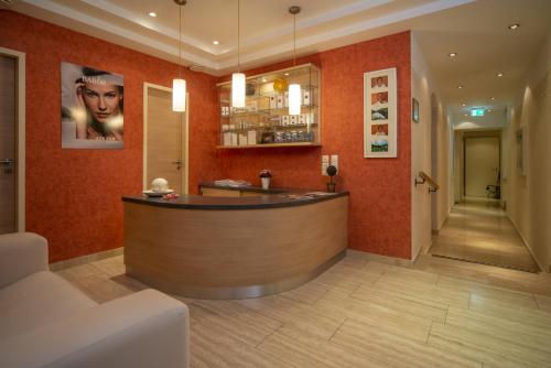 a lobby with a bar in a hotel room at Aktiv Hotel Schweiger in Füssen