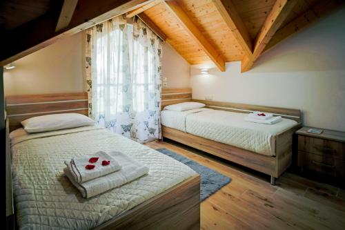 a bedroom with two beds and a window at Mirimar Apartments in Alikanas