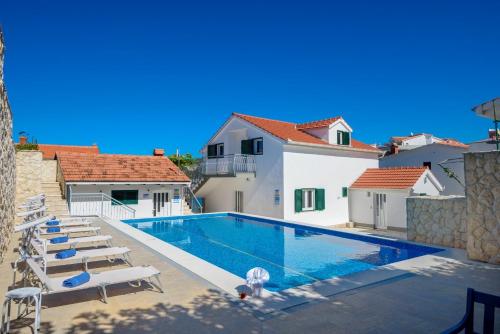 Gallery image of Apartments Bisernica-with pool in Ražanj