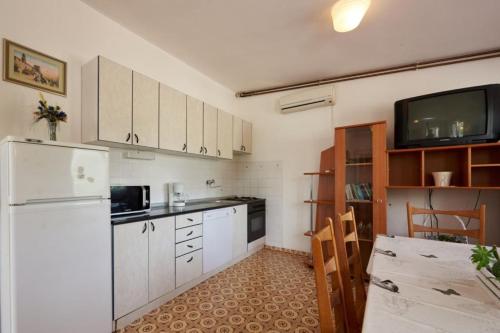 Gallery image of Apartments Mare - 30m from beach in Seget Vranjica