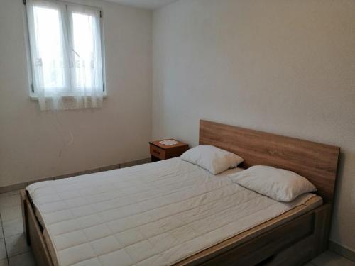 Postel nebo postele na pokoji v ubytování Apartments Branko - with parking;