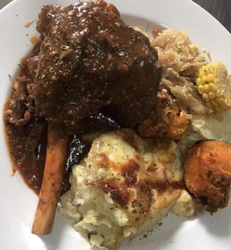Makanan di atau berdekatan hotel