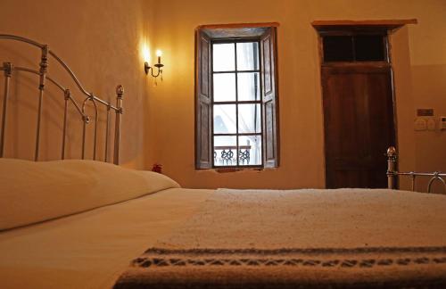 a bedroom with a bed and a window at La Casa del General Hotel Boutique in Hidalgo del Parral