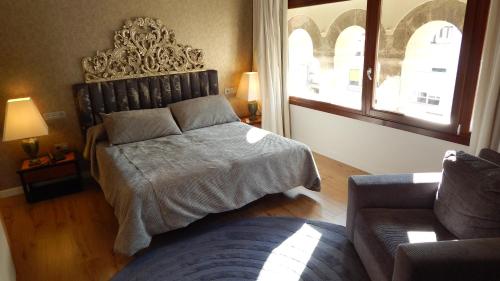 Ένα ή περισσότερα κρεβάτια σε δωμάτιο στο Hotel Palau dels Osset