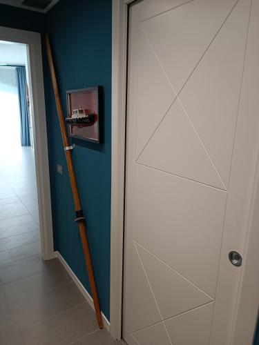 a baseball bat leaning against a wall next to a door at savonaamare 2.0 in Savona