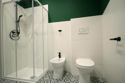 a bathroom with a toilet and a shower at Una Finestra sul passato in Andretta