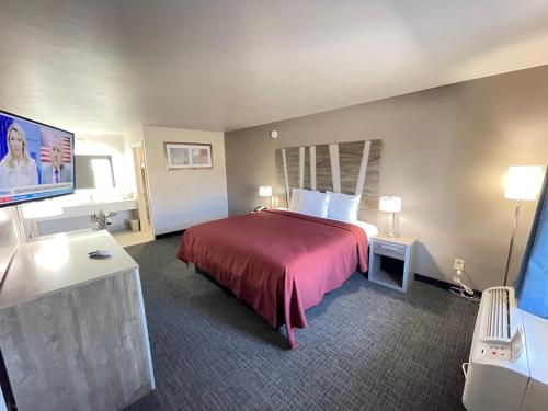 Ένα ή περισσότερα κρεβάτια σε δωμάτιο στο Excellent Inn & Suites