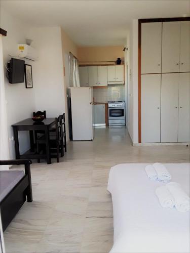 Dapur atau dapur kecil di Areti & Maria Apartments