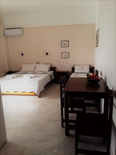 Katil atau katil-katil dalam bilik di Areti & Maria Apartments