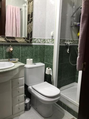 Amezola 2- Habitación con baño exterior de uso privado en casa compartida