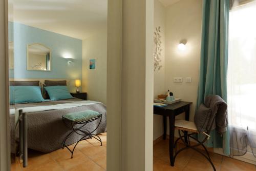 Ένα ή περισσότερα κρεβάτια σε δωμάτιο στο Villa des Cammaous