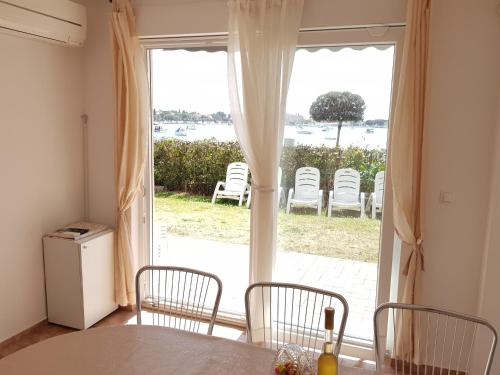 VILLA LUNGOMARE