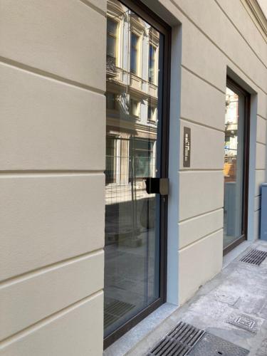 a door to a building with a window at IN CENTRO TORINO Charme Appartaments in Turin