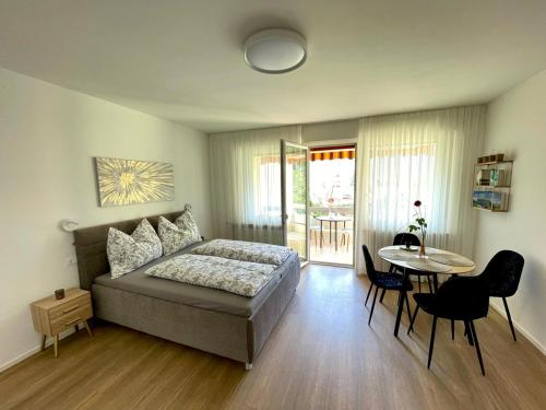 Posteľ alebo postele v izbe v ubytovaní Garden Pool Apartment