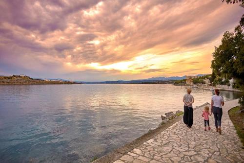 a family walking along a river at sunset at ELA i GABI in Omišalj