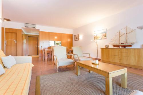 Spacious Terrace Apt Pool & Tennis - MARINA Lagos