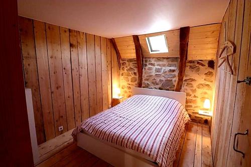 Katil atau katil-katil dalam bilik di La Grange Aux Frênes -Gîte 6 Personnes- Tranquillité, Nature et Confort