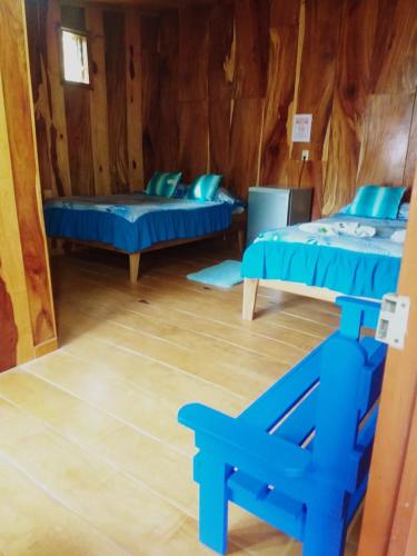 Ruang duduk di Pensión y Cabinas Colibrí B&B Costa Rica