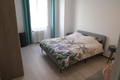 a small bedroom with a bed with a blanket on it at grand appart proximité vieux port et gare in Marseille