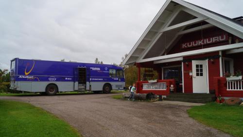 a blue bus parked in front of a building at Holiday Village Kuukiuru in Vuostimo