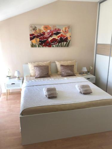 Sunset View Apartment - Cozy Apartment with Stunning Panoramic View