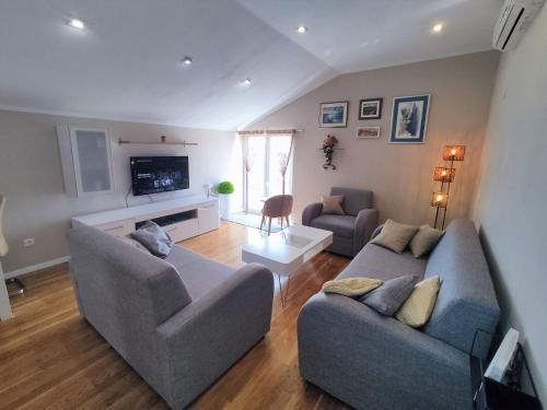 Sunset View Apartment - Cozy Apartment with Stunning Panoramic View