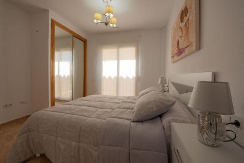 Łóżko lub łóżka w pokoju w obiekcie Holiday beach Gran Alacant