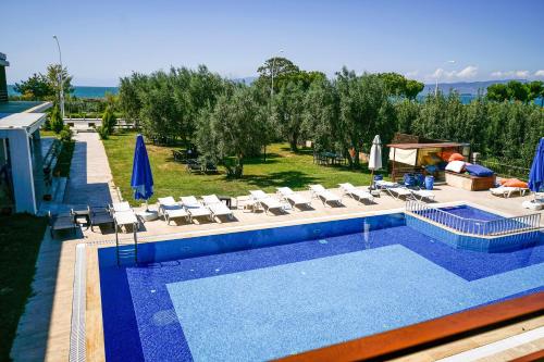Bazén v ubytování Zeytin Bahcesi Hotel nebo v jeho okolí