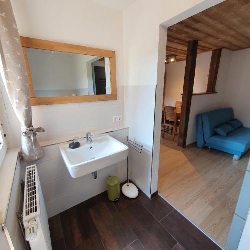 a bathroom with a sink and a mirror at Alte Backstube - Ferienwohnung Hüttenstube und Ferienzimmer Auszeit in Erkenbrechtsweiler