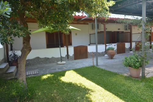 Gallery image of Fantasia Studios and Apartments in Neos Marmaras