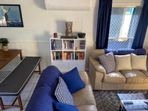 Gallery image of Pet Friendly Cottage in Torquay - Hervey Bay 430m or 5 min walk to dog friendly Shelly Beach in Torquay