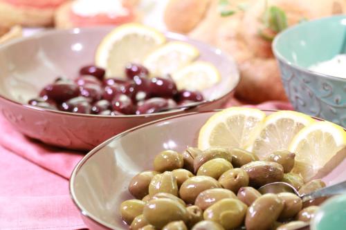 two bowls of grapes and lemons on a table at Dedalos Beach Hotel in Sfakaki