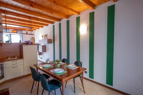 a kitchen and dining room with a table and chairs at Happy Guest Apartments - Lake & Green Oasis in Riva di Solto