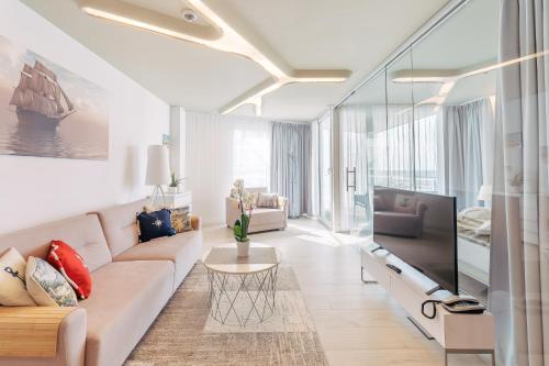 Apartament z widokiem na morze z aneksem kuchennym i basenem Ultra MARINE