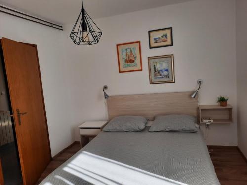 Postel nebo postele na pokoji v ubytování Apartments Lera