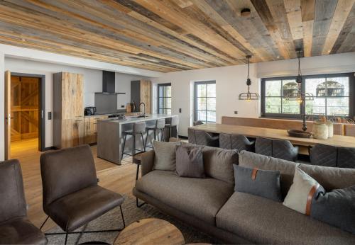 a living room with a couch and a kitchen at Nova Gosta Montafon NEU in Gaschurn