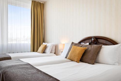 A bed or beds in a room at Hotel Ísland - Comfort