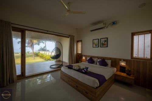 En eller flere senge i et værelse på Reunion Ocean Elite - Beach House