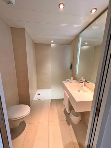 a bathroom with a toilet and a sink at Campanile Metz Nord - Woippy- Porte du Luxembourg A31 in Woippy