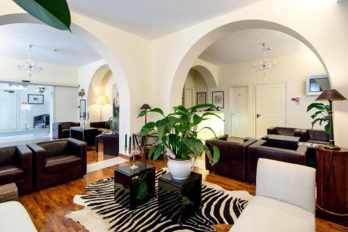 a living room with leather furniture and a zebra rug at Terrazza Marconi Hotel&Spamarine in Senigallia