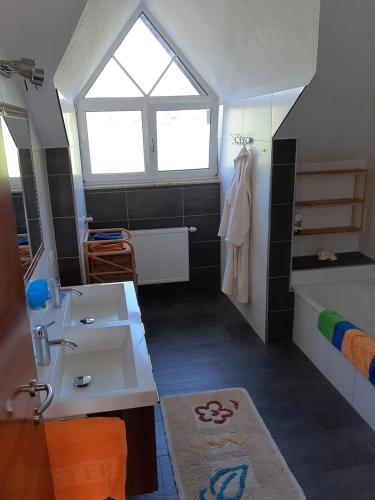 Postel nebo postele na pokoji v ubytování Sundowner appartment at the lakeside - 120sqm