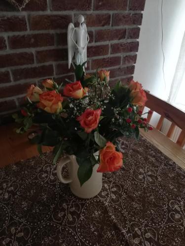 a vase filled with roses sitting on a table at Chaloupka Žďárky in Žďárky