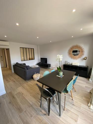 Ajaccio Magnifique T2 45m2 neuf 5 personnes Clim wifi stationnement gratuit centre ville plage à 300m